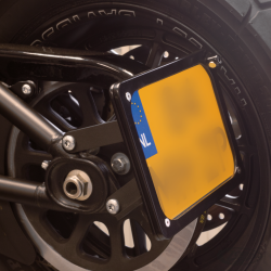 SUPPORTS DE PLAQUE ET PLAQUE LATERALE